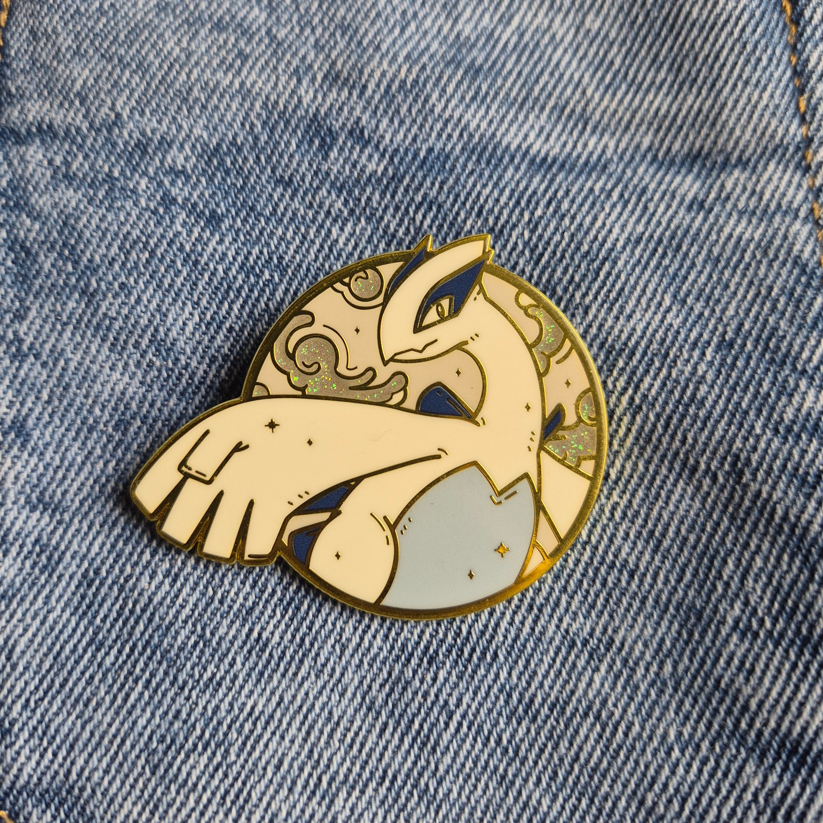 Pin Lugia Dorado